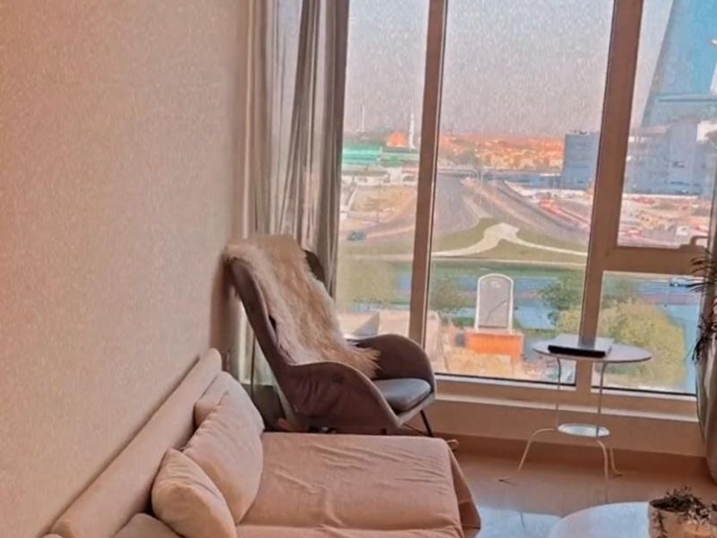 Spacious Room in JLT for female